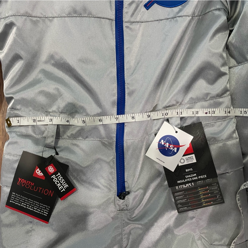 SOLD!! 686 x NASA Boys Shazam Insulated One Piece Snowsuit Silver BNWT Size XS - Picture 14 of 15